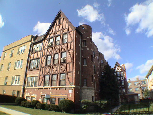 Summerdale Court in Chicago, IL - Building Photo