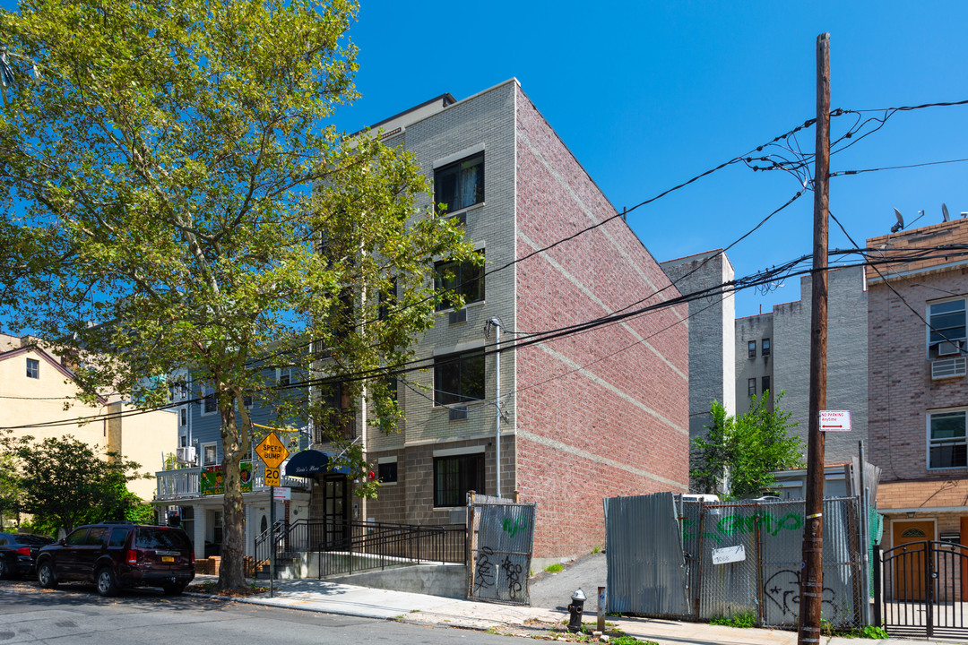 1072 University Ave in Bronx, NY - Building Photo