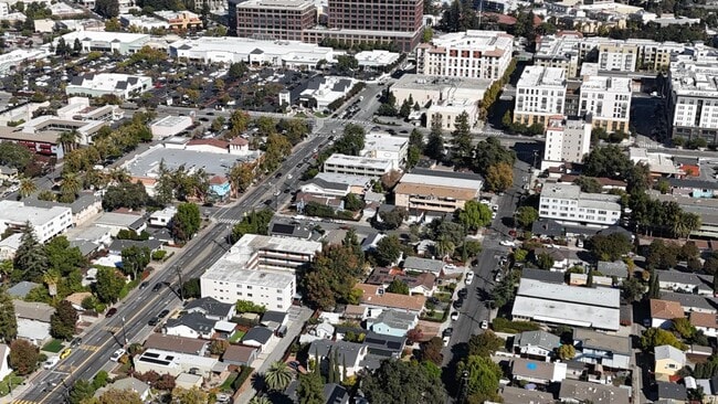 242 Jackson Ave in Redwood City, CA - Building Photo - Building Photo