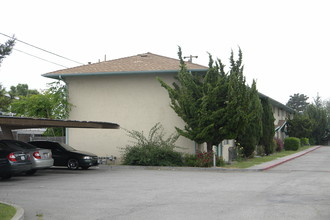 Garden Villa Apartments in San Lorenzo, CA - Building Photo - Building Photo