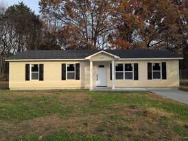 3210 Delia Ln NW in Huntsville, AL - Building Photo