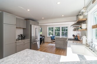 31B Oak St in Wellesley, MA - Building Photo - Building Photo