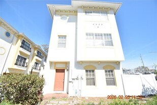 4409 W Gray St in Tampa, FL - Building Photo