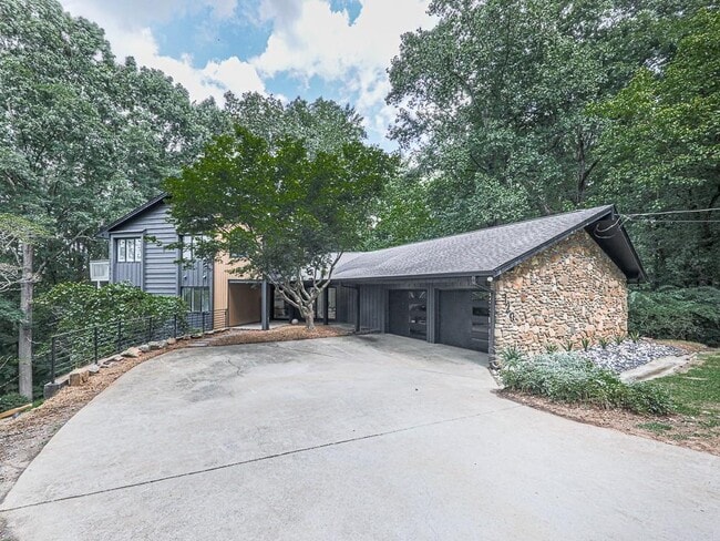 120 Huntcliff Point NE in Atlanta, GA - Building Photo - Building Photo