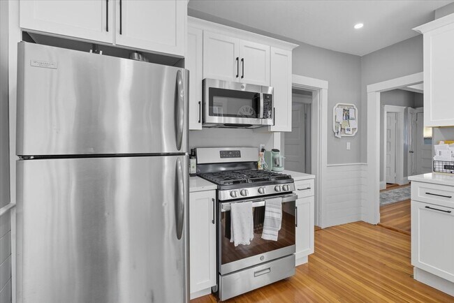 663 Adams St, Unit 3 in Boston, MA - Building Photo - Building Photo