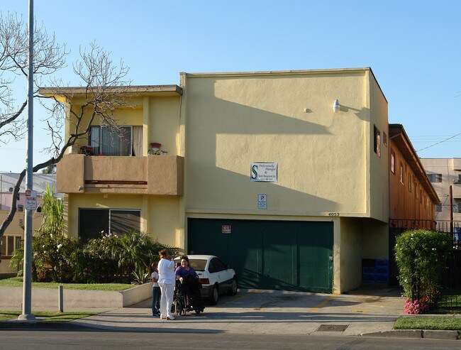 4053 Oakwood Ave in Los Angeles, CA - Foto de edificio - Building Photo