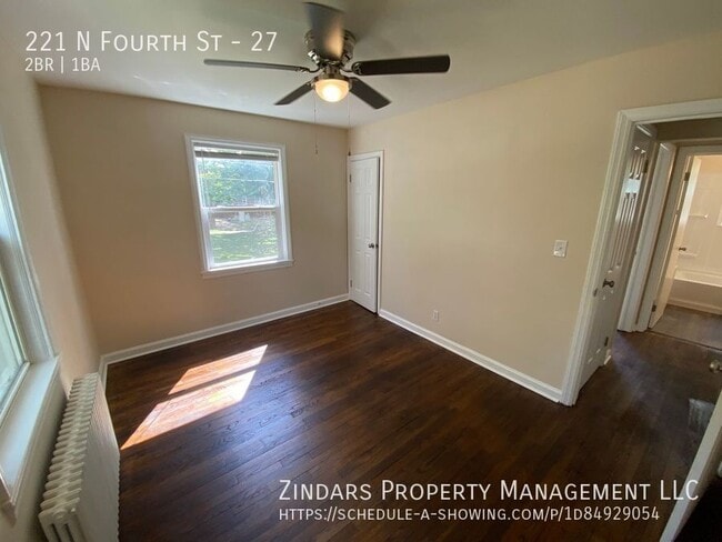 221 N 4th St in Hoopeston, IL - Foto de edificio - Building Photo