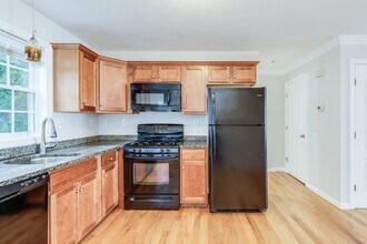 7 Merrimac Way in Tyngsboro, MA - Building Photo - Building Photo