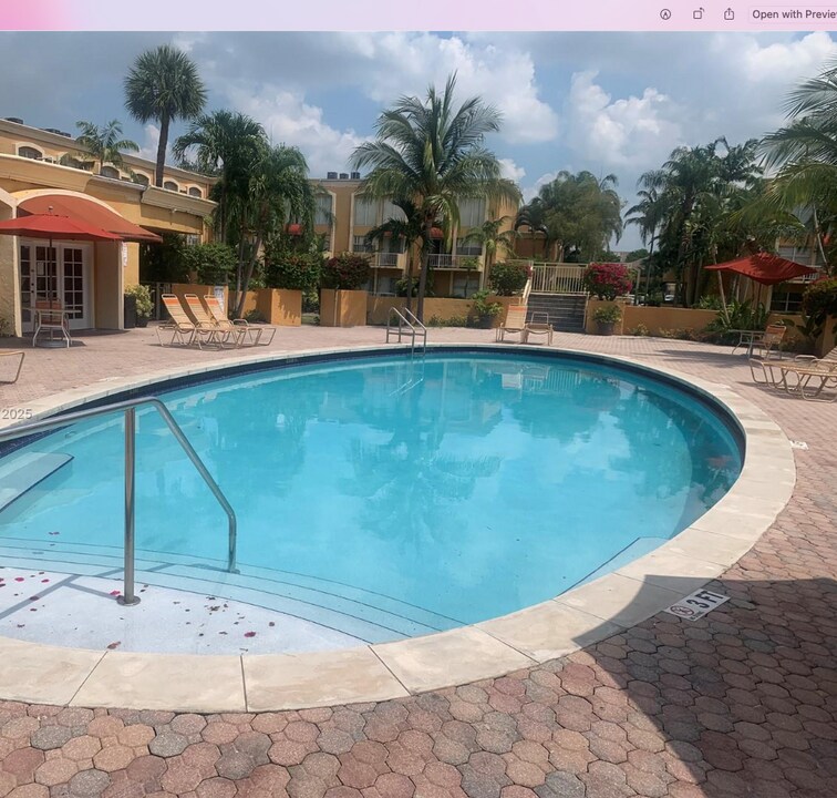 6055 W 19th Ave, Unit 3 in Hialeah, FL - Foto de edificio