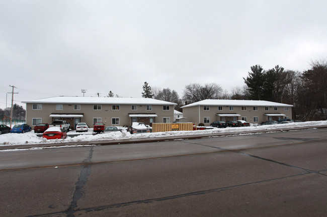 1704-1714 S Broadway St in Menomonie, WI - Building Photo - Building Photo