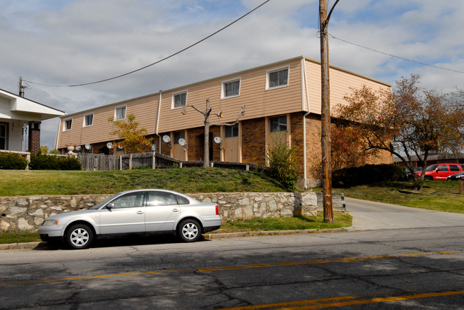 Dann Marr Apartments in Kansas City, KS - Building Photo - Building Photo