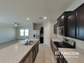 8832 Ring Gold Dr in Fort Worth, TX - Building Photo - Building Photo