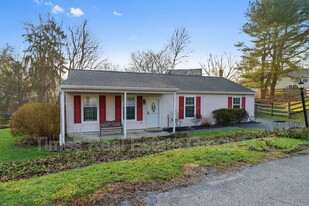 136 Brookfield Ct in Downingtown, PA - Building Photo