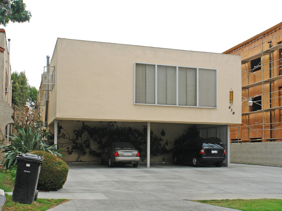 938 N Croft Ave in West Hollywood, CA - Building Photo