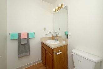ReNew Taunton Apartment Collection in Taunton, MA - Foto de edificio - Interior Photo