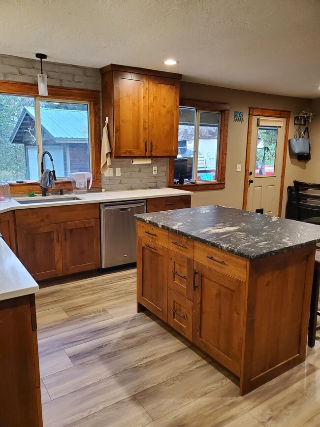property at 985 Elo Rd