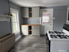 139 N Main St in Winchester, CT - Building Photo - Building Photo