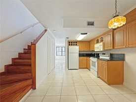 2073 W 54th Terrace in Hialeah, FL - Building Photo - Building Photo