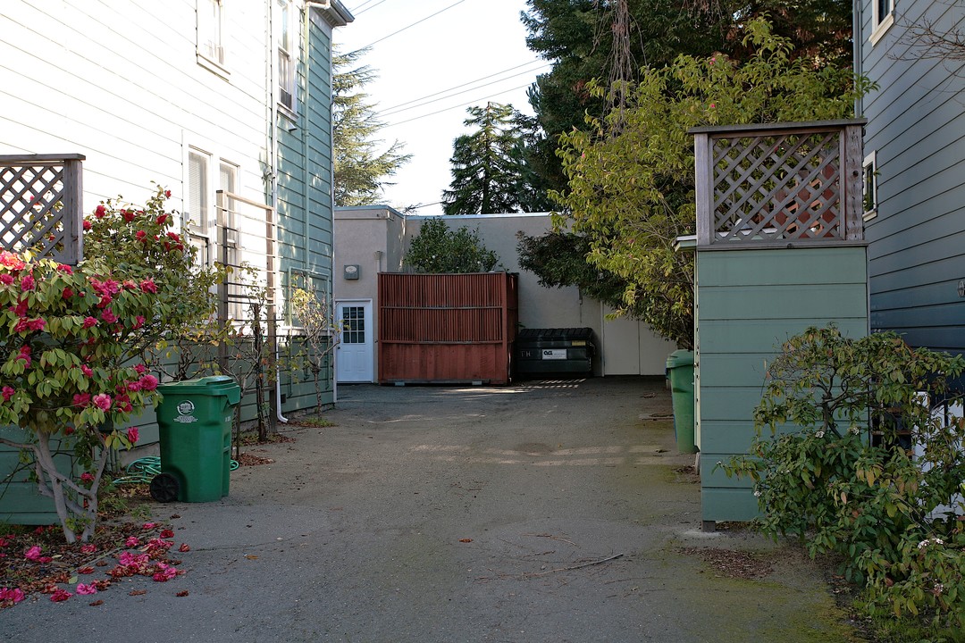 1906 Broadway in Alameda, CA - Building Photo