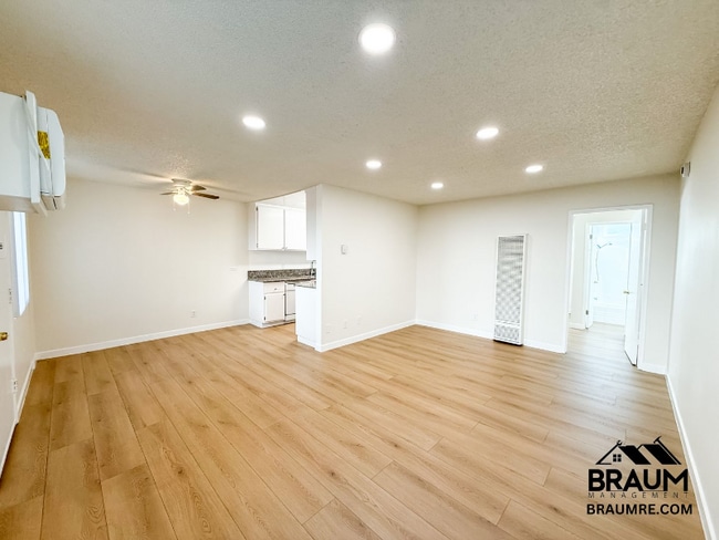 6612 Sylmar Ave in Los Angeles, CA - Foto de edificio - Building Photo