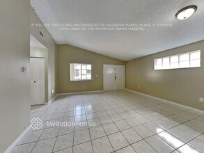 12378 NW 98th Ave in Hialeah Gardens, FL - Building Photo - Building Photo