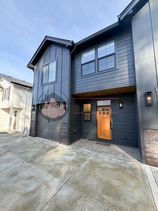 property at 6935 Talloc Ave SE