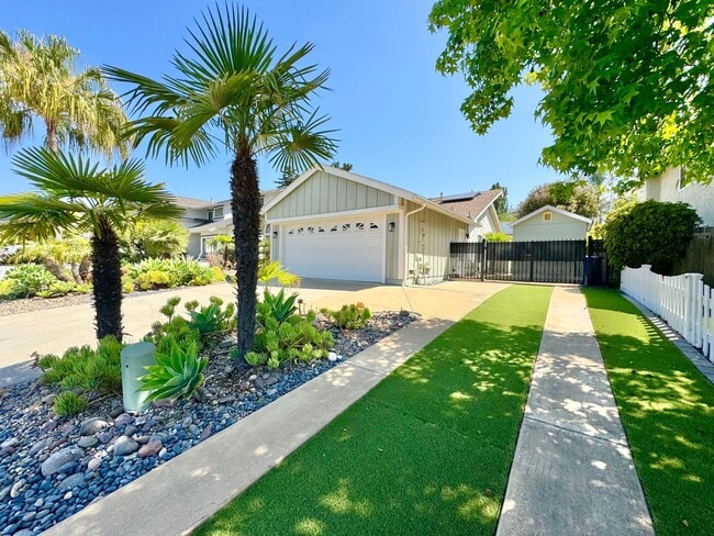 13893 Davenport Ave in San Diego, CA - Building Photo - Building Photo