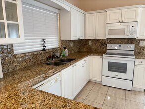 14248 SW 91st St in Miami, FL - Building Photo - Building Photo