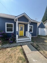 1245 5th St in Bremerton, WA - Building Photo - Building Photo