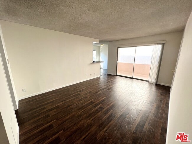 11727 Mayfield Ave in Los Angeles, CA - Building Photo - Building Photo