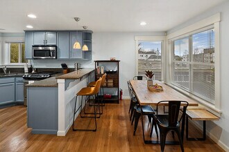 1220 Aurora Ave N in Seattle, WA - Building Photo - Building Photo