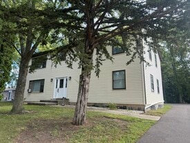 479 Eisenhower St in Marengo, IL - Building Photo