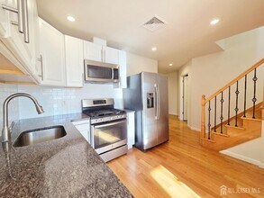 120 Georges Rd in New Brunswick, NJ - Building Photo - Building Photo