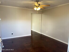 2423 22nd Pl in Lubbock, TX - Building Photo - Building Photo