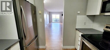 3905 Riverside Dr E in Windsor, ON - Building Photo - Building Photo