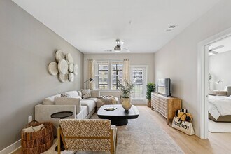 Monument at Pooler in Pooler, GA - Foto de edificio - Building Photo