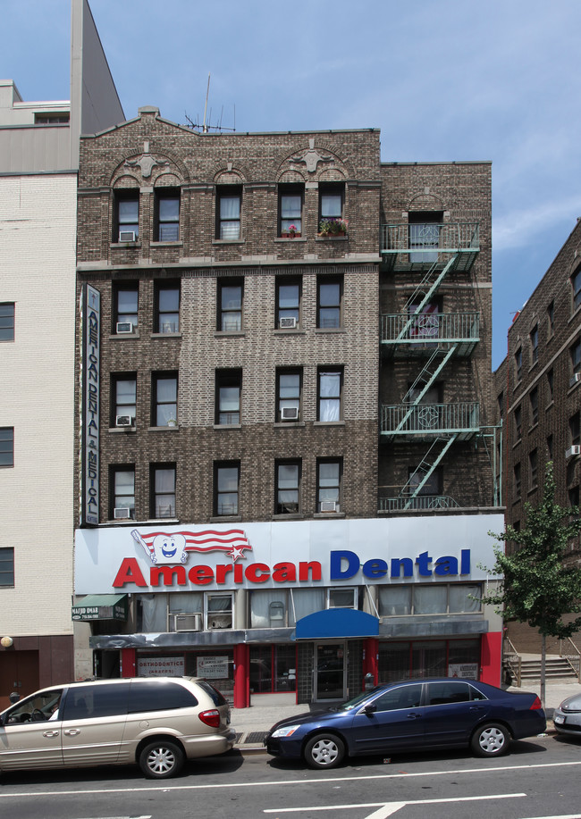 2535 Grand Concourse in Bronx, NY - Foto de edificio - Building Photo