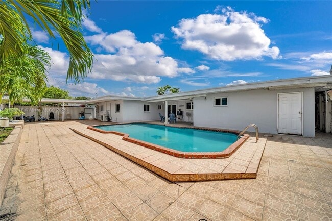 1360 W 4th Ln in Hialeah, FL - Building Photo - Building Photo