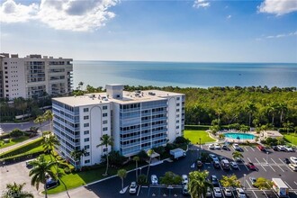 1 Bluebill Ave in Naples, FL - Foto de edificio - Building Photo