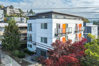 Vistana Apartments in Seattle, WA - Building Photo - Building Photo