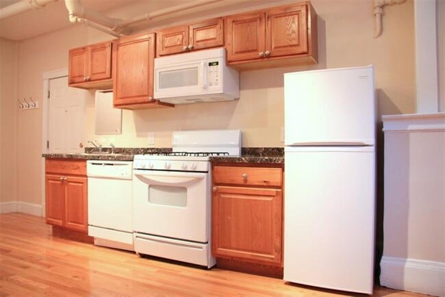 878 Massachusetts Ave, Unit 6 in Cambridge, MA - Building Photo - Building Photo