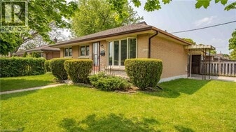 48 McDonald Ave in Cambridge, ON - Building Photo