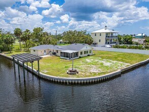 1034 Canal St in Ruskin, FL - Building Photo - Building Photo