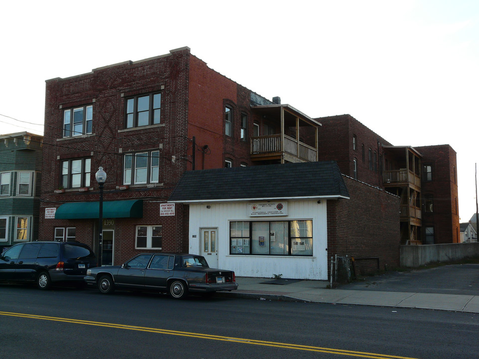 1590 Barnum in Bridgeport, CT - Building Photo