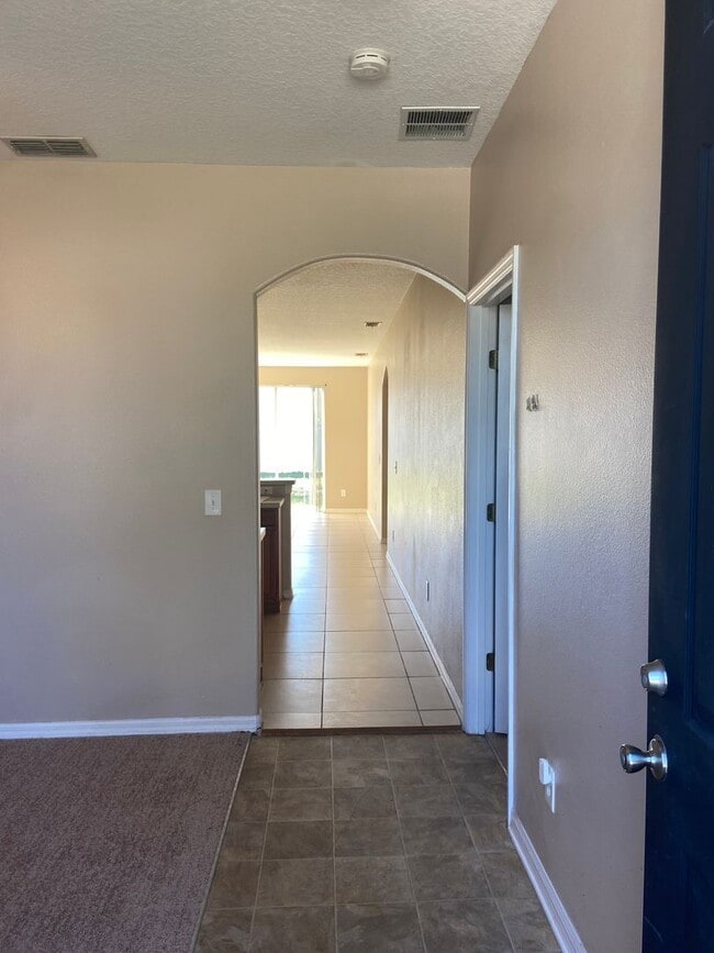 628 Madina Cir in Davenport, FL - Foto de edificio - Building Photo