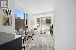 101 Roehampton Ave in Toronto, ON - Building Photo