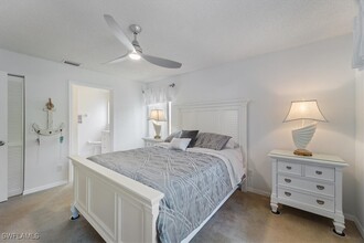 7707 Jewel Ln in Naples, FL - Foto de edificio - Building Photo
