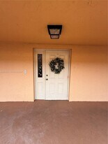 450 Commodore Dr in Plantation, FL - Building Photo