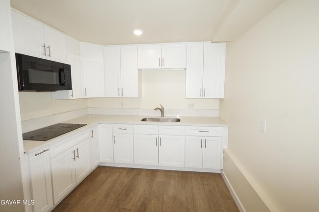 property at 448 W 41st Pl
