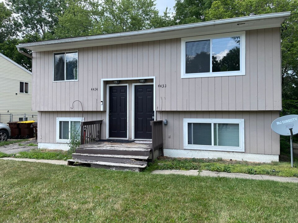 4432 Willoughby Rd-Unit -4432 (Upper Unit) in Holt, MI - Building Photo
